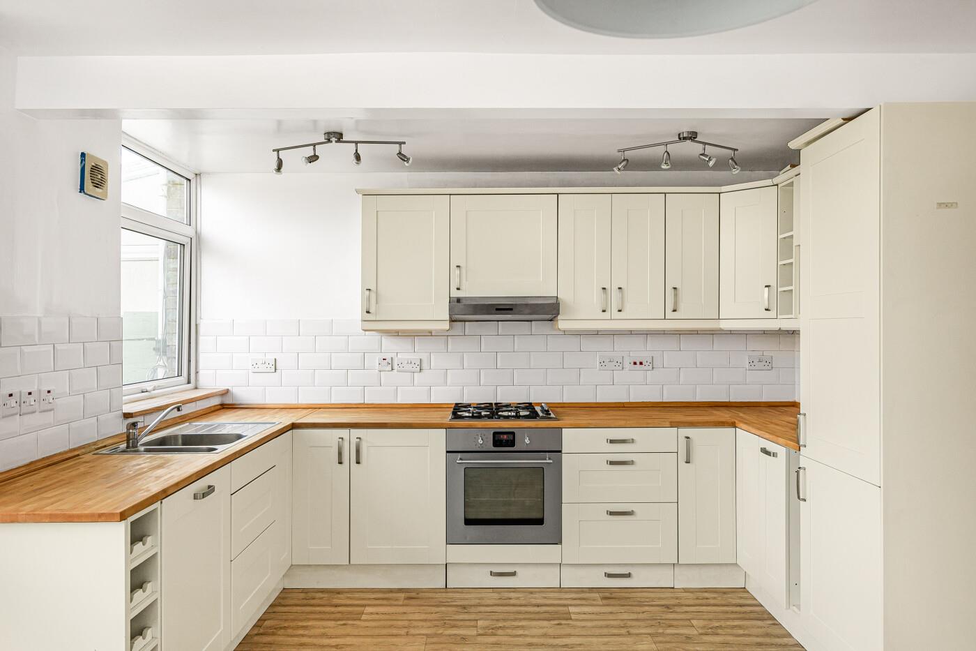 4 bed property in Damer Gardens, Henley-On-Thames